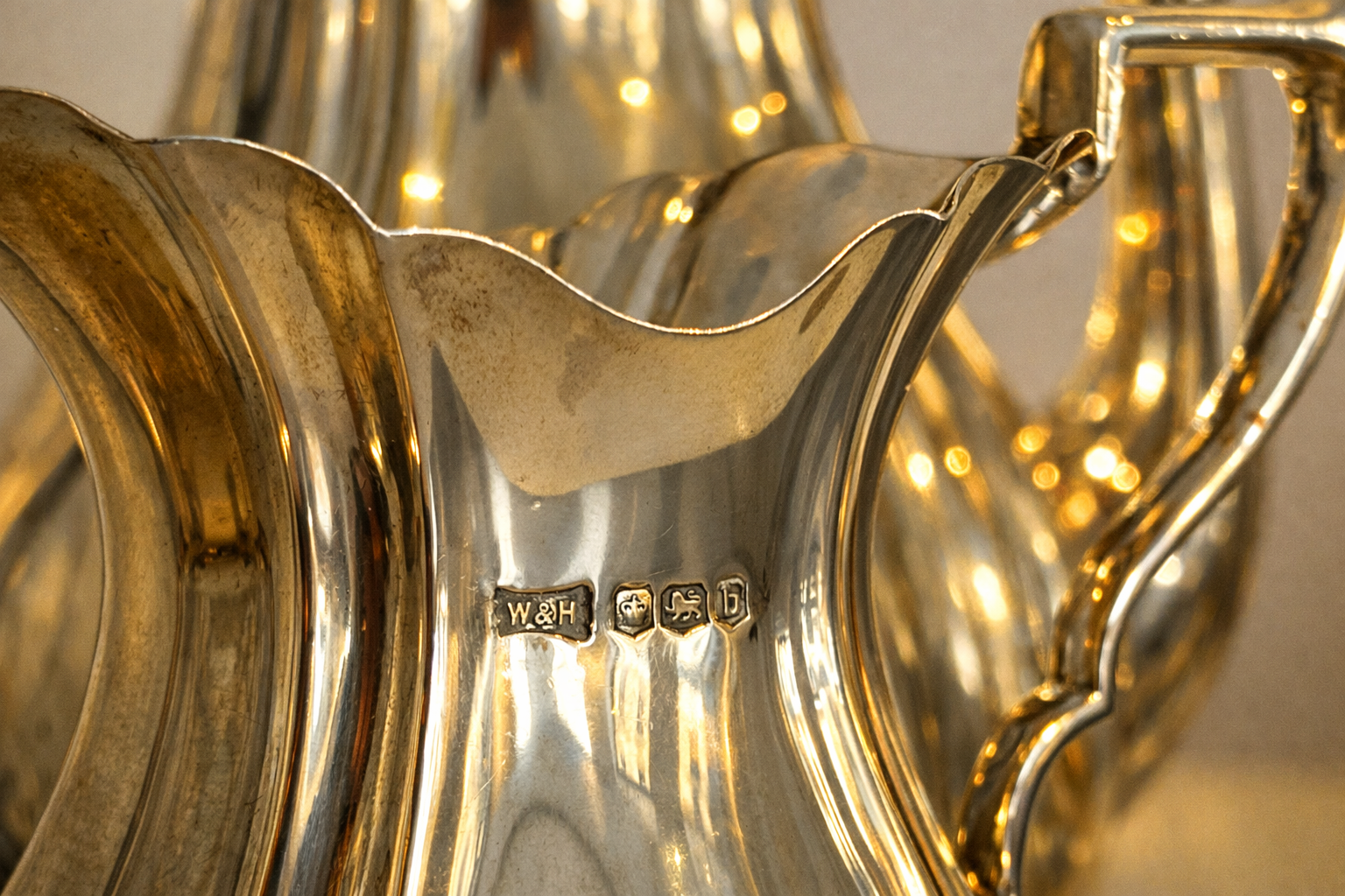 Antike Silberkanne mit Punzierung grosslicht silber ankauf wien