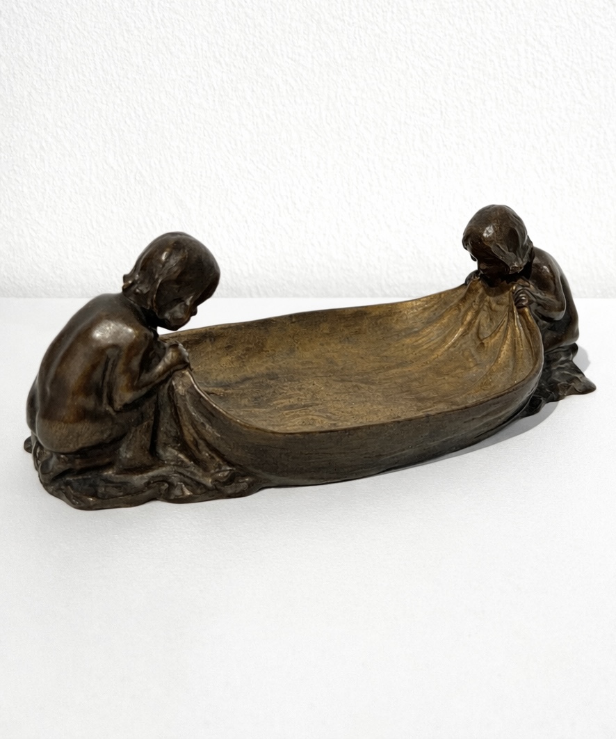 Gustav Gurschner Bronze-Schale mit typischer Jugendstil-Ornamentik, um 1900, Seitenansicht mit Signaturdetail, Ankauf bei Kunsthandel Paul Grosslicht Wien